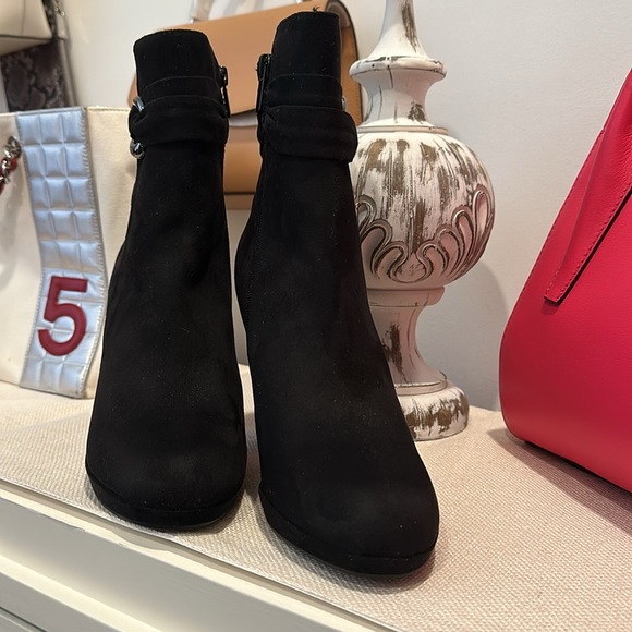 🪧 IMPO women’s boots in faux black suede, NWOT. Beautiful 4” boot w/ankle detail - Picture 2 of 9